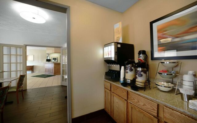 Quality Inn and Suites Springfield Southwest near I-72