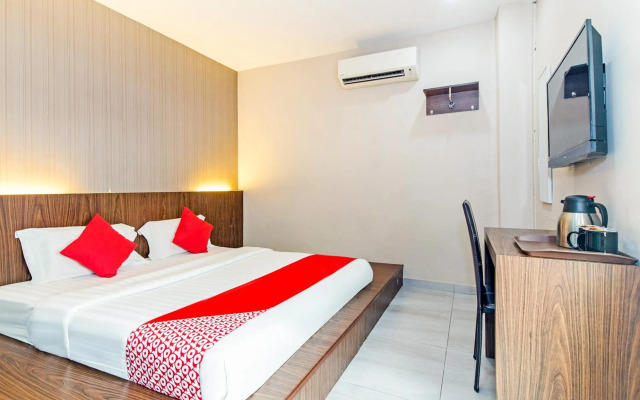 Super OYO 340 Comfort Hotel
