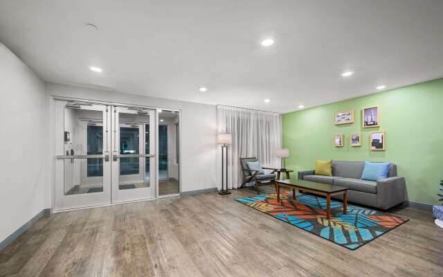 Woodspring Suites Dearborn - Detroit