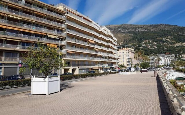 Menton, 2 pièces face à la mer, 2 minutes à pied du centre-ville.