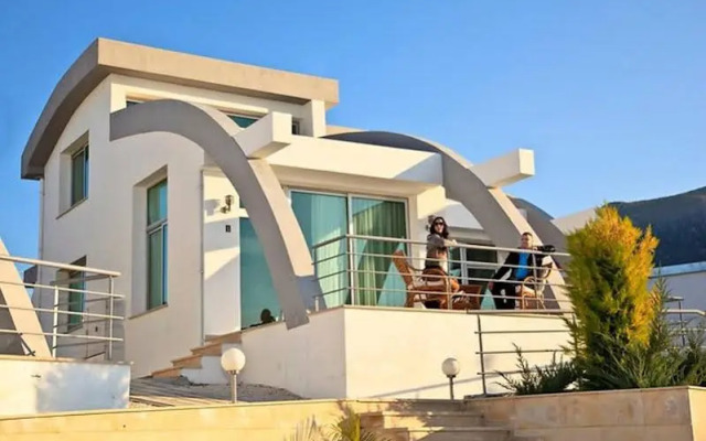 Fairmont Holiday Village