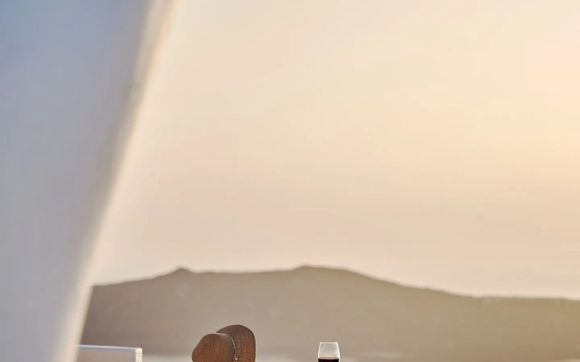 Merovigliosso Studios and Apts.