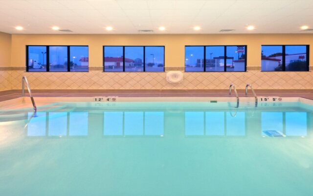 Holiday Inn Express Hotel & Suites Colby