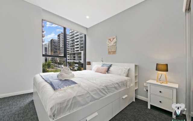 Mascot Designed Home 2 Bed Apt Train To CBD Nma006