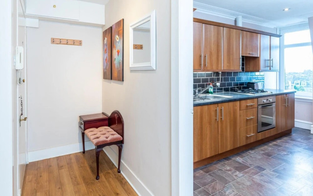 Modern Aberdeen City Apartment Free Parking