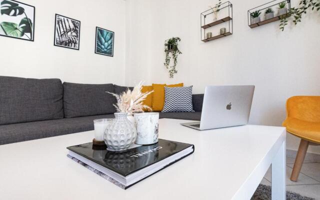 Yellow Fresh Apartment 2