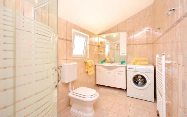 Amazing Home in Vrboska With Wifi and 2 Bedrooms
