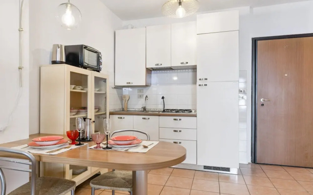 Airport & Station Flat - Private Parking