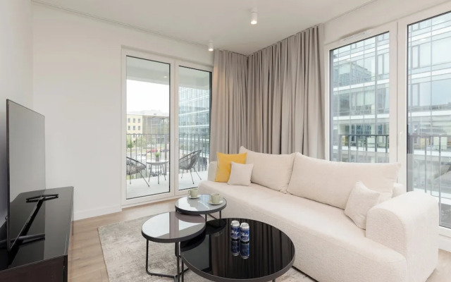 Warsaw Domaniewska by Renters Prestige