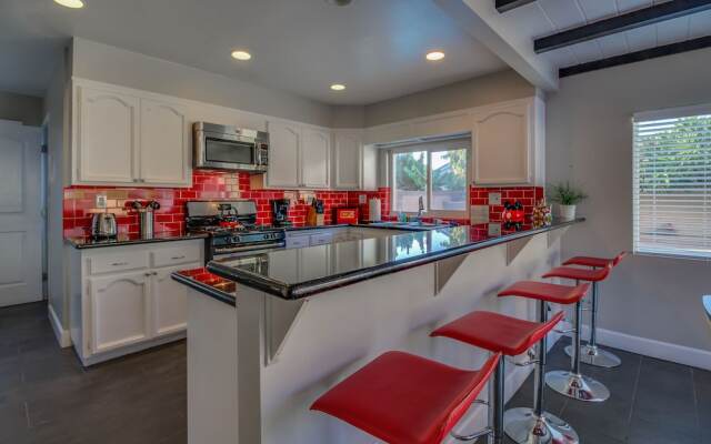 Mickey's House 6 Bedrooms 3 Bathrooms Home