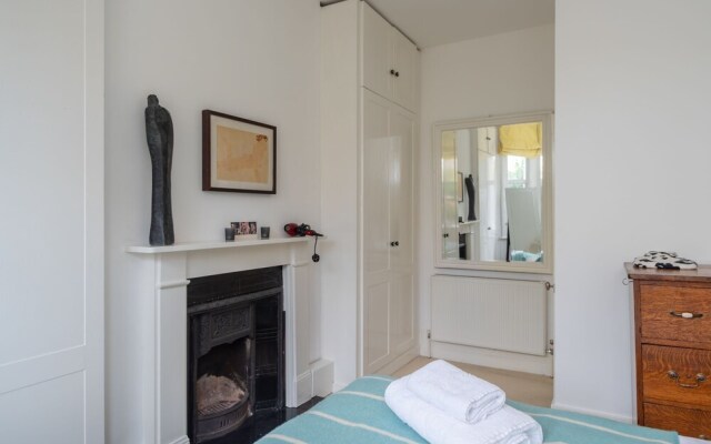 Cosy 1 Bedroom Flat With Garden in Lovely Chiswick