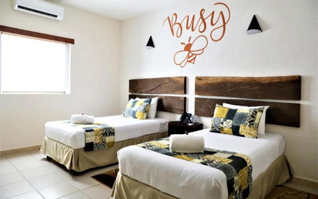 12 Bees Hotel