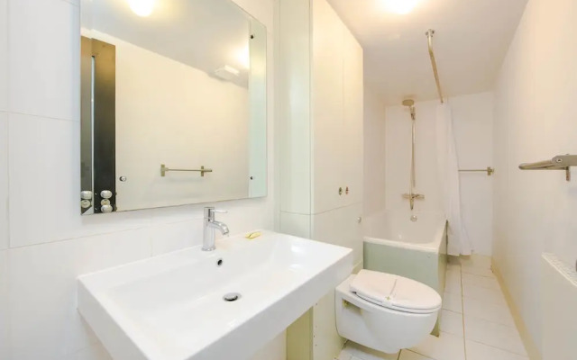 Central Cove - Fitzrovia - by Frankie Says