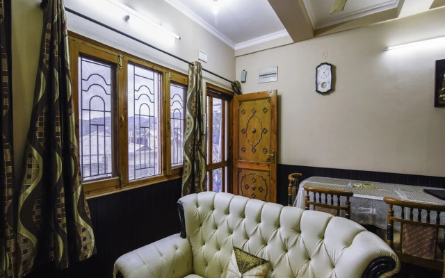 Oyo Home 22653 Fancy 3bhk