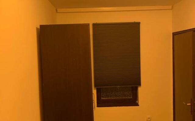 Mikina Oaza, Mikas Oasis