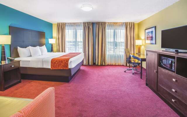 La Quinta Inn & Suites by Wyndham O'Fallon, IL - St. Louis