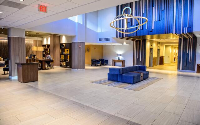 Crowne Plaza Dulles Airport by IHG