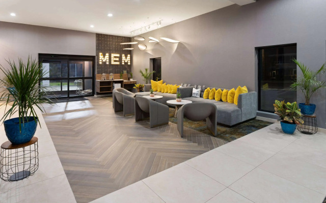La Quinta Inn & Suites by Wyndham Memphis I-240