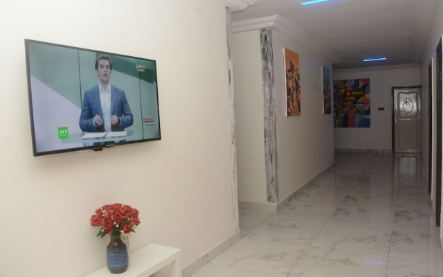 Royal Blue Guest House & Bar