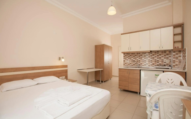 Catty Cats Garden Hotel