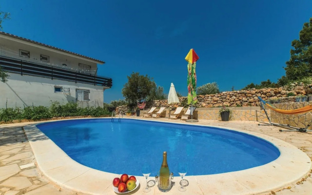 Stunning Home in Zdrelac With Wifi and 4 Bedrooms