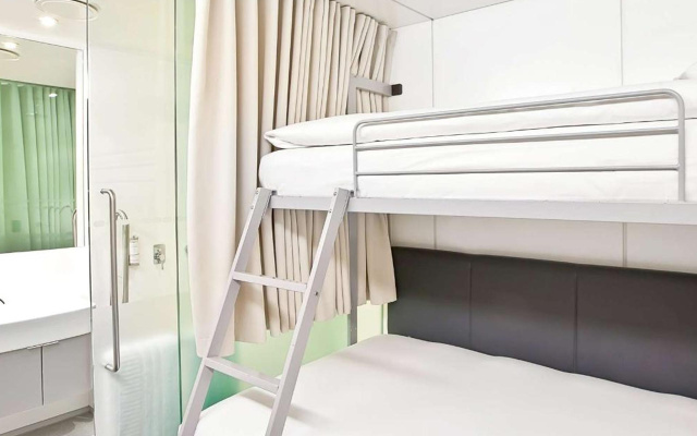 YOTELAIR Amsterdam Schiphol - Transit Hotel