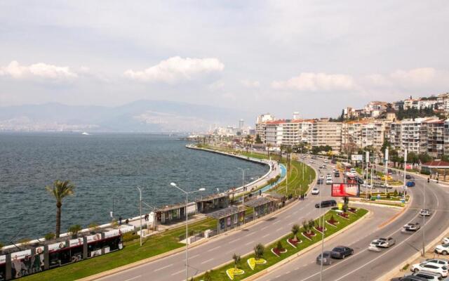 Furnished Stylish Sea View Flat in Izmir Konak