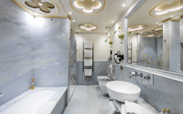 Monaco & Grand Canal Hotel