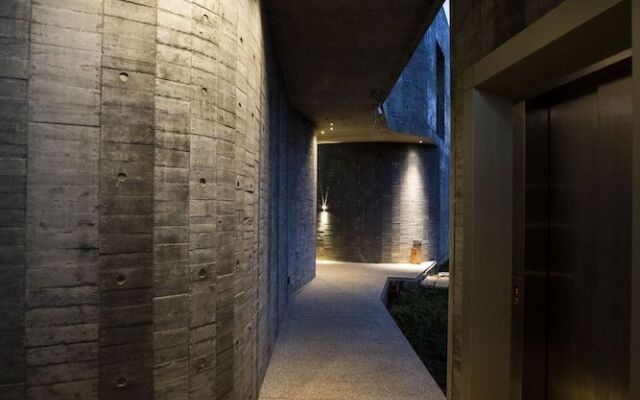Wandering Walls
