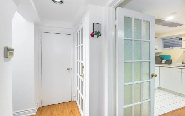 Retreat To A Beautiful Suite In Toronto