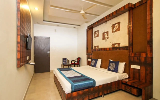 OYO 8429 Hotel Raj