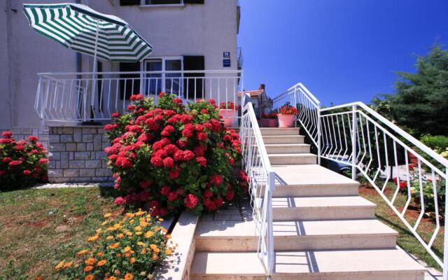 Apartments Laguna
