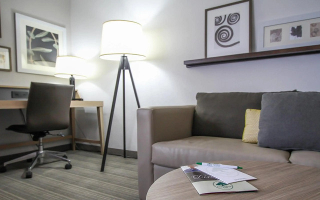 GreenTree Inn & Suites Phoenix Sky Harbor