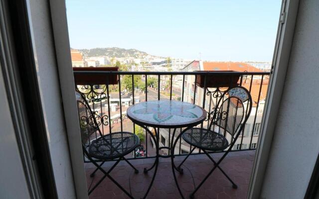 1 bedroom Suquet, 6 min from the Palais, balcony city & port view 220