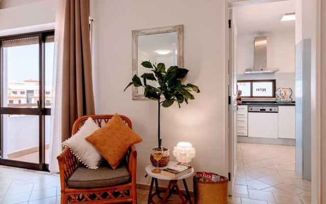 Holiday 1 Bed Apartment With Pool in Albufeira