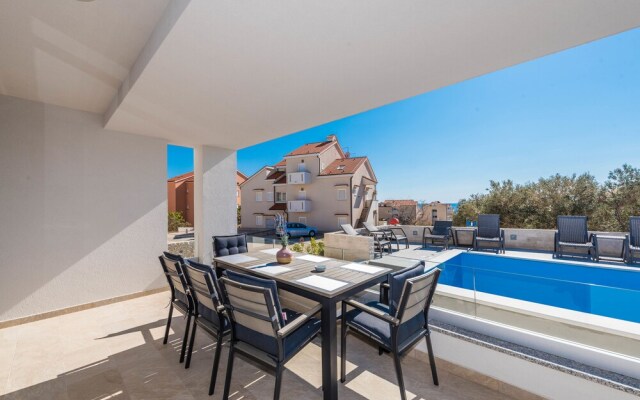 Apartments with Pool Villa Zora