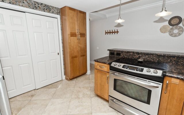 Shoreline Towers 1052 2 Bedroom Condo by RedAwning