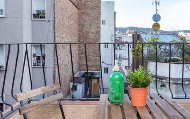 Pleasant Studio With Balcony Close to Camp Nou - Barcelona !