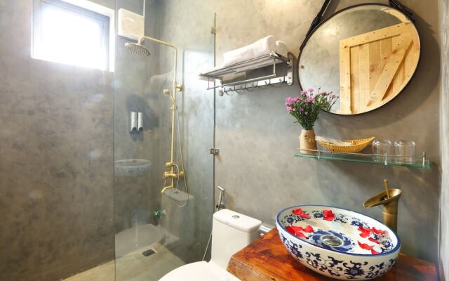 Tropical Forest Hostel & Apartments