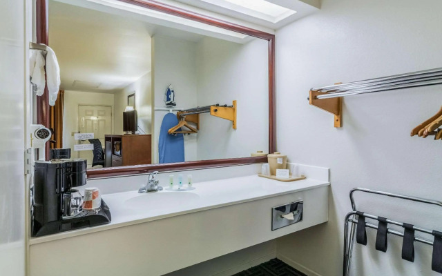 Quality Inn Fresno Near University