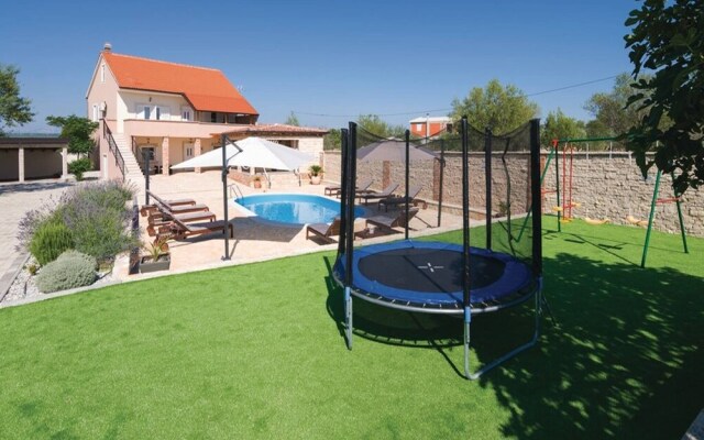 5 Villa Antique With Extra Large Pool