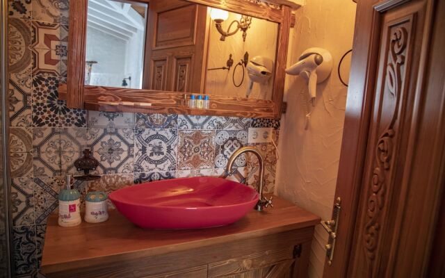 Stone Garden Tas Hotel