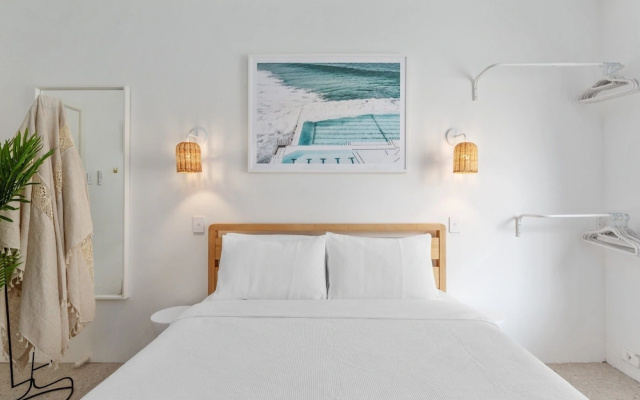 Bright 1-bed Apartment in Coastal North Bondi – Guest Rooms – Sydney