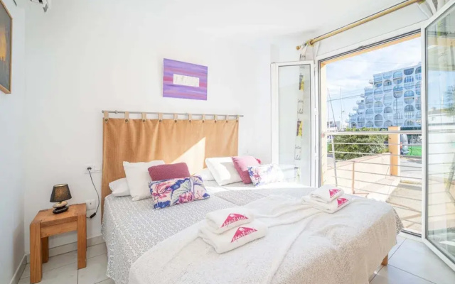 Apartment in Empuriabrava Near Sandy Beach