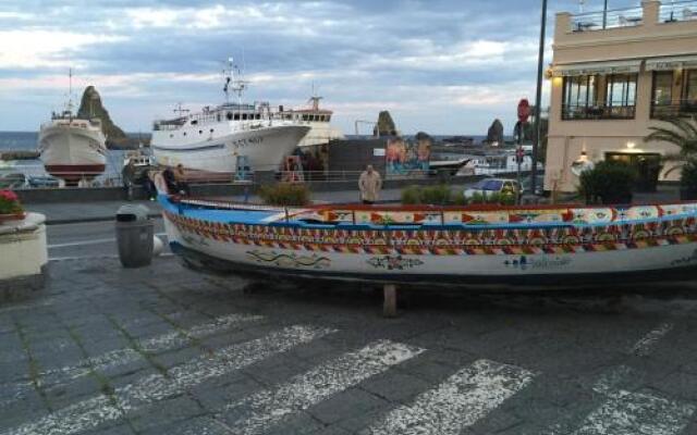 B&B Epos Acitrezza