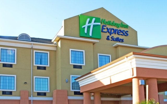 Holiday Inn Express Jourdanton - Pleasanton, an IHG Hotel