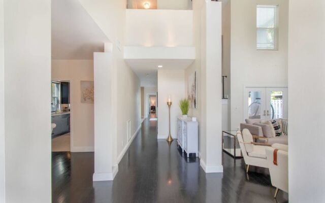 Hollywood Dream House - 5 Bedroom with Heated Pool