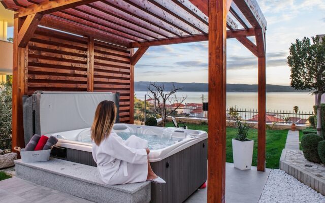 Apartment and Rooms Ana