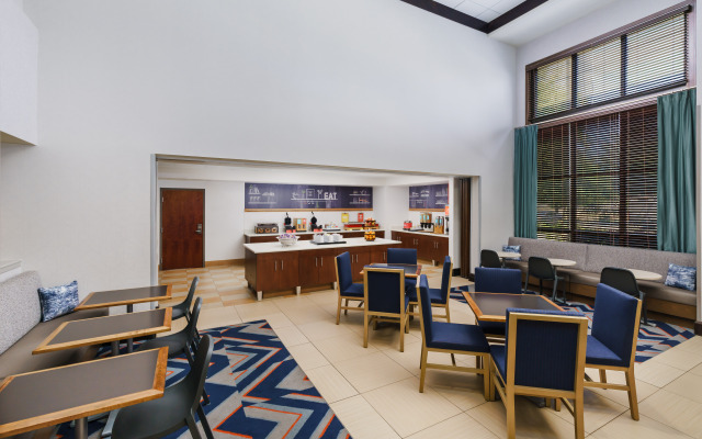 Hampton Inn & Suites West Sacramento