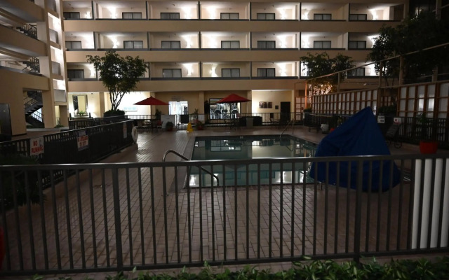 Atrium Hotel and Suites DFW Airport South